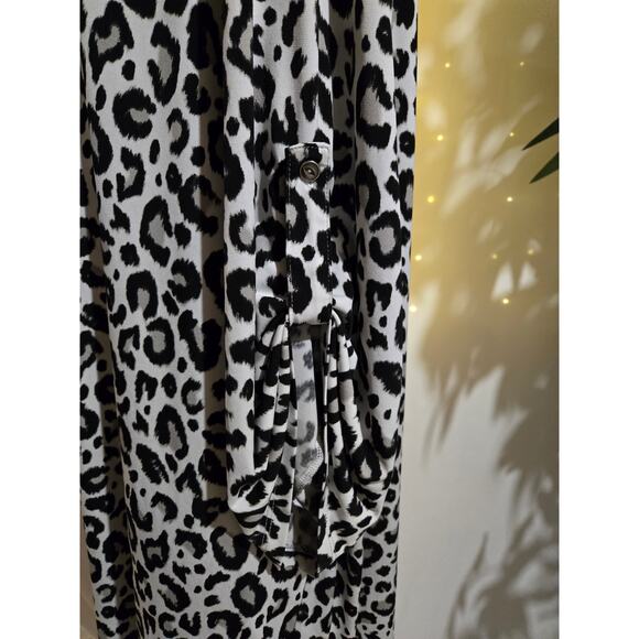 Torrid Leopard Animal Print Roll Tab Sleeve V-Neck Liquid Knit Top Plus Size 6X - Picture 6 of 10